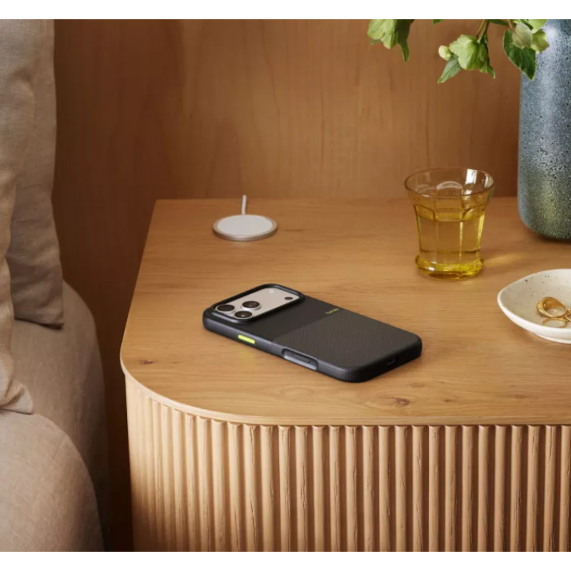 Чохол накладка Beats Rugged Case MagSafe iPhone 17 Pro Max Black
